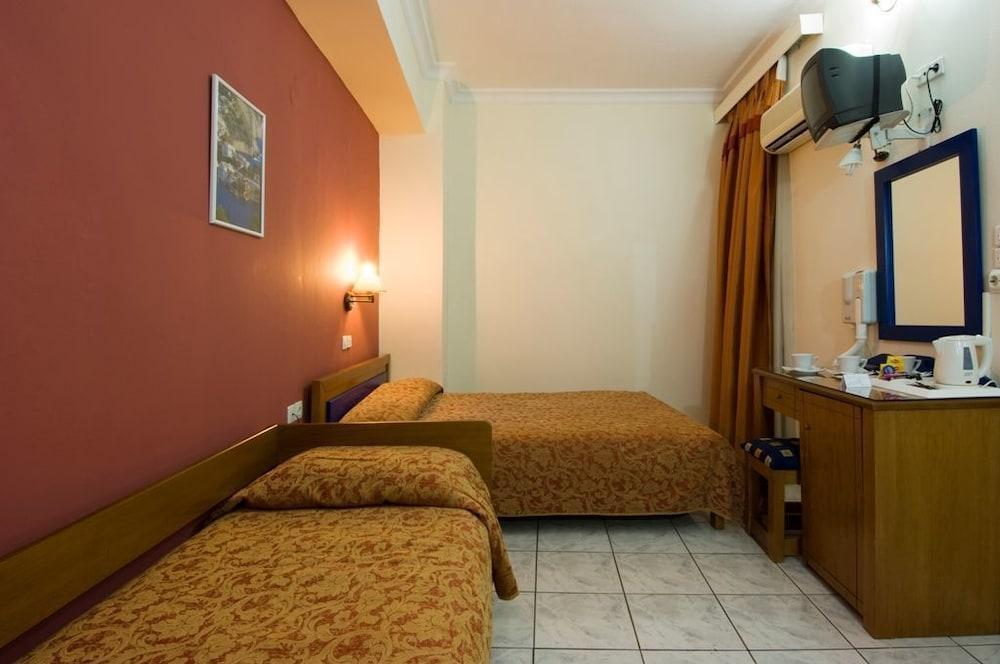 Carolina Hotel Since 1934 Атина Екстериор снимка