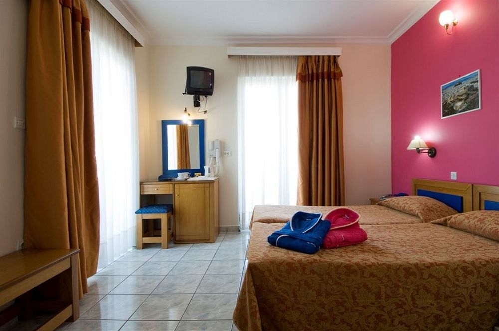 Carolina Hotel Since 1934 Атина Екстериор снимка
